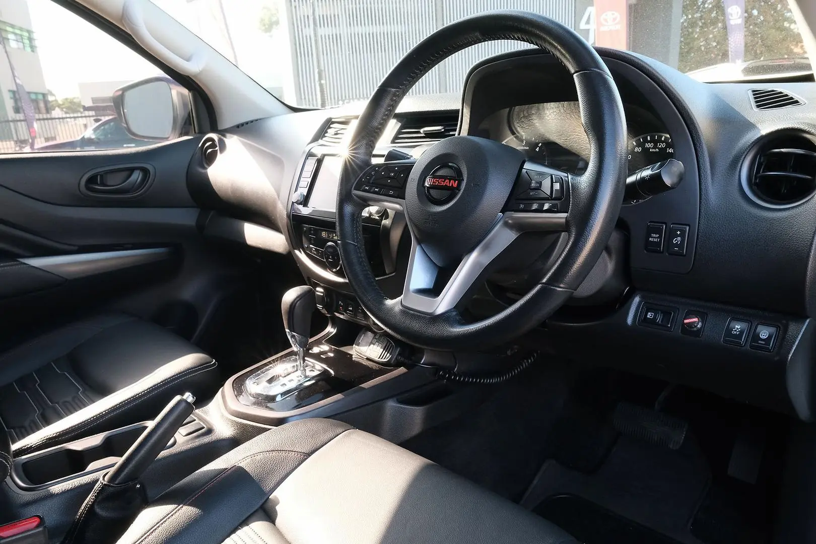 2021 Nissan Navara Gallery Image 7