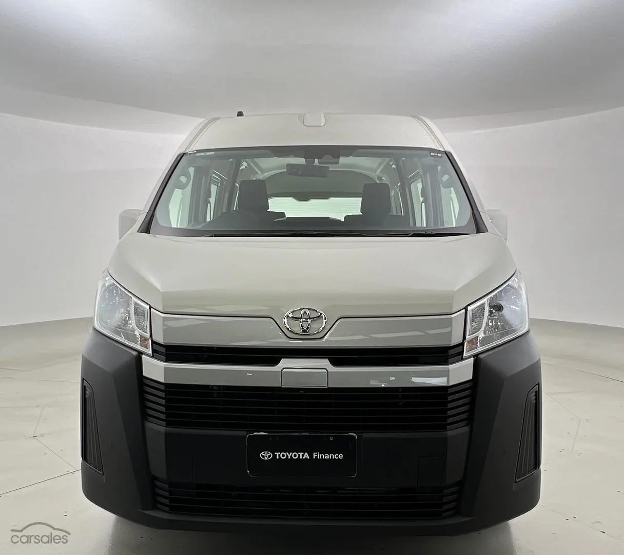 2023 Toyota Hiace Image 3