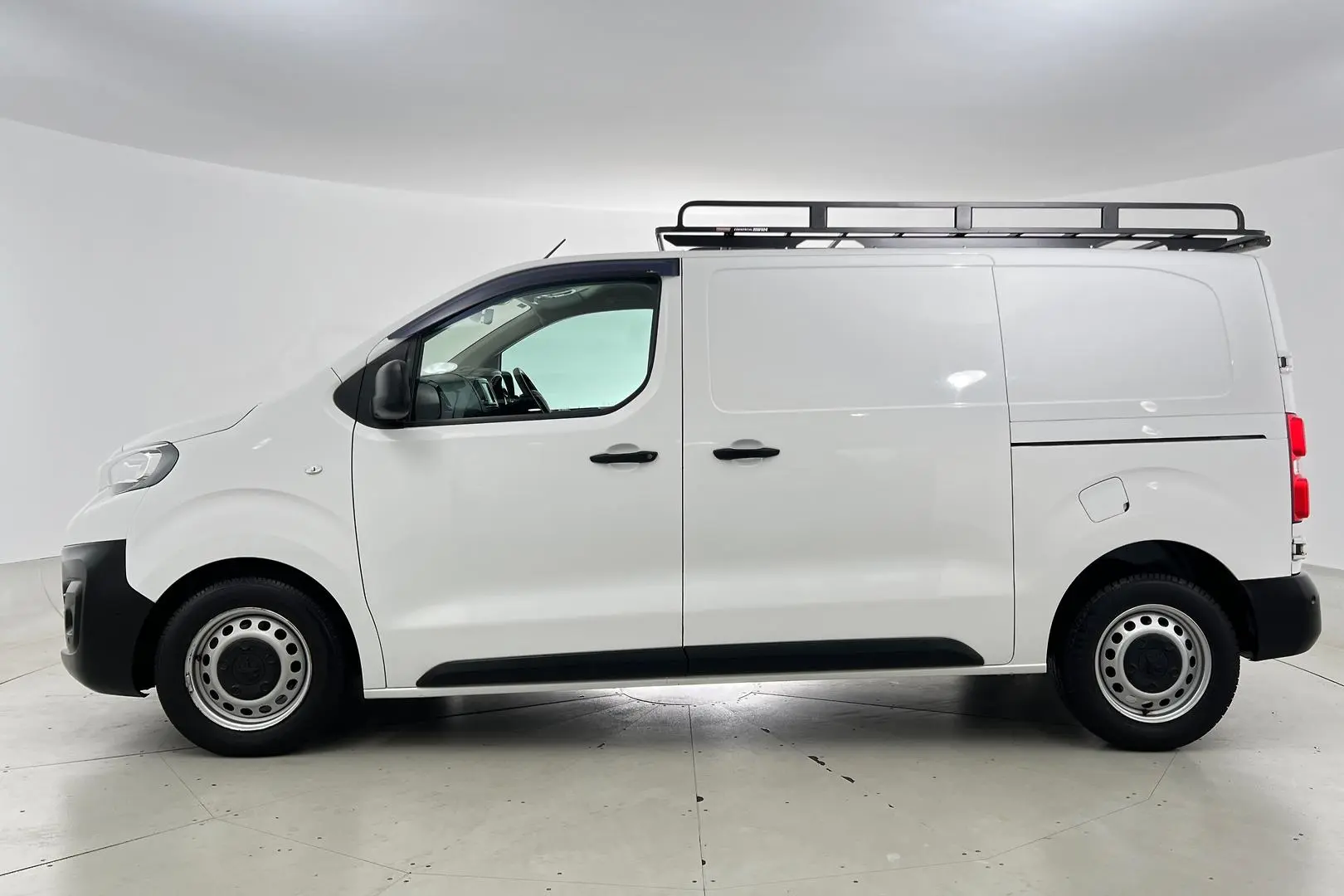 2020 Peugeot Expert Gallery Image 9