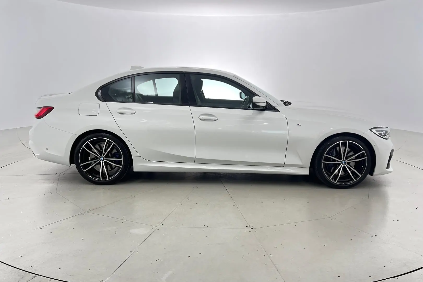 2019 BMW 3 Series Gallery Image 3