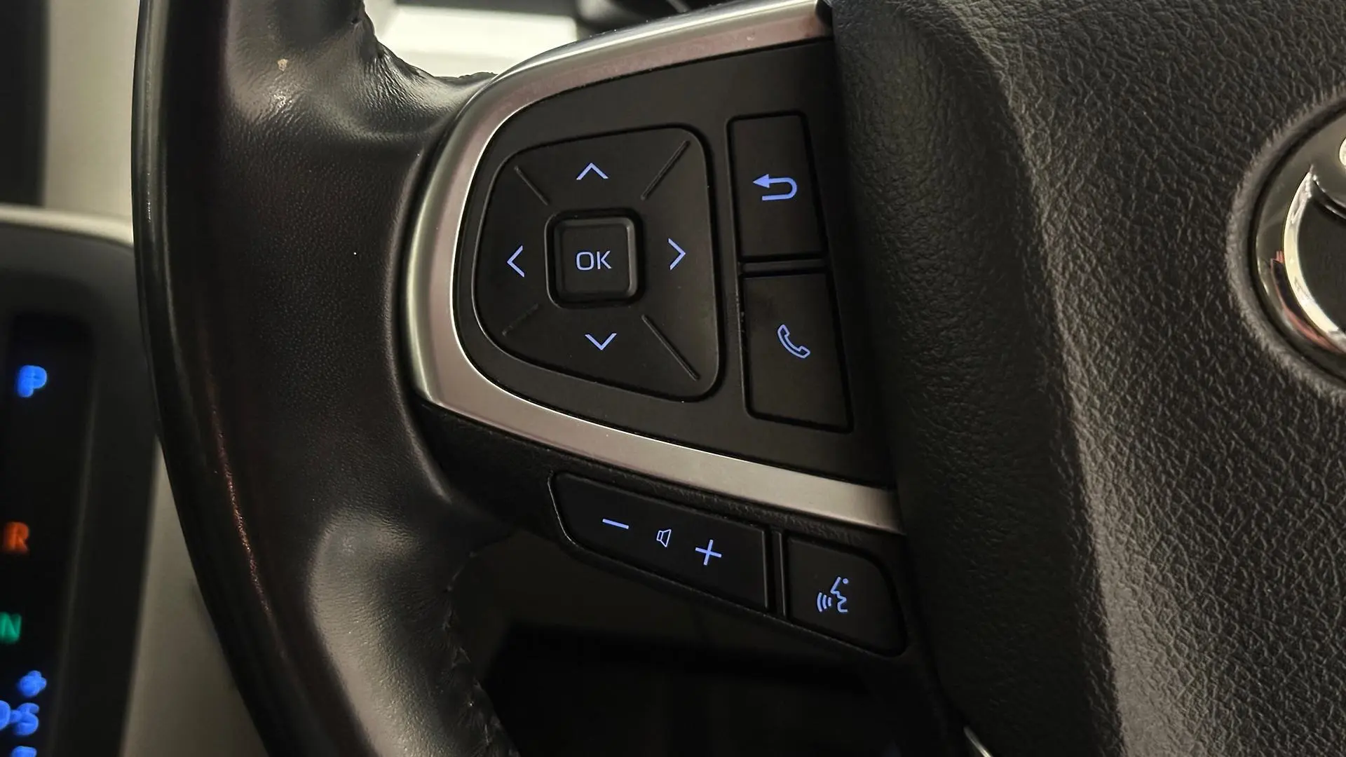 2021 Toyota Hiace Gallery Image 23