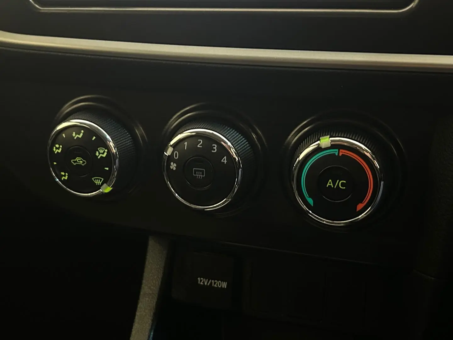 2014 Toyota Corolla Gallery Image 16