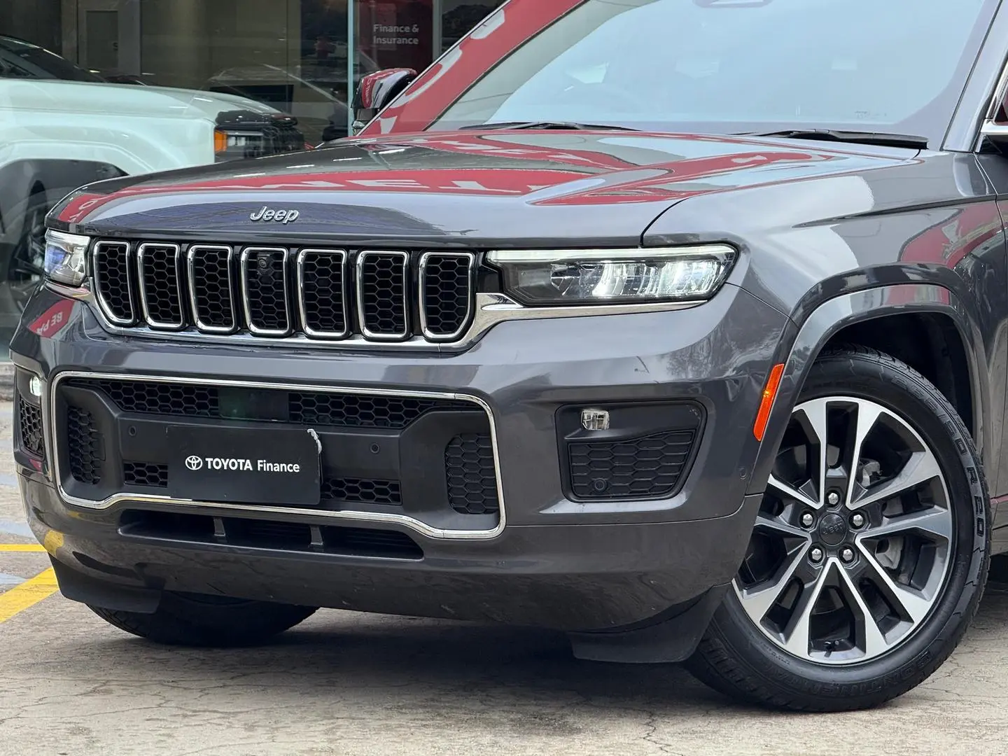 2023 Jeep Grand Cherokee Gallery Image 10