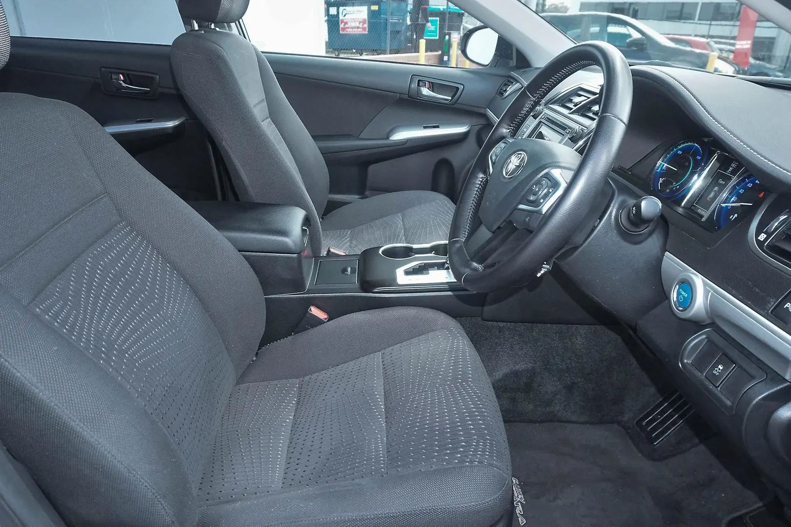 2015 Toyota Camry Gallery Image 5