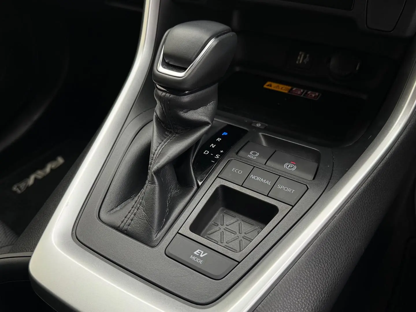 2024 Toyota RAV4 Gallery Image 14
