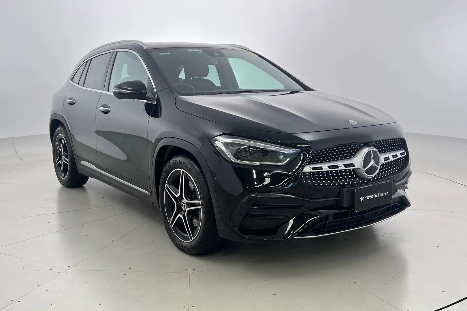 2023 Mercedes-Benz GLA-Class Gallery Image 1