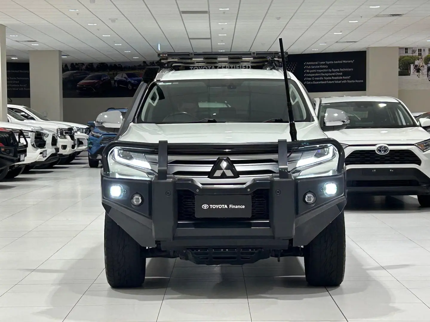 2021 Mitsubishi Pajero Sport Gallery Image 4