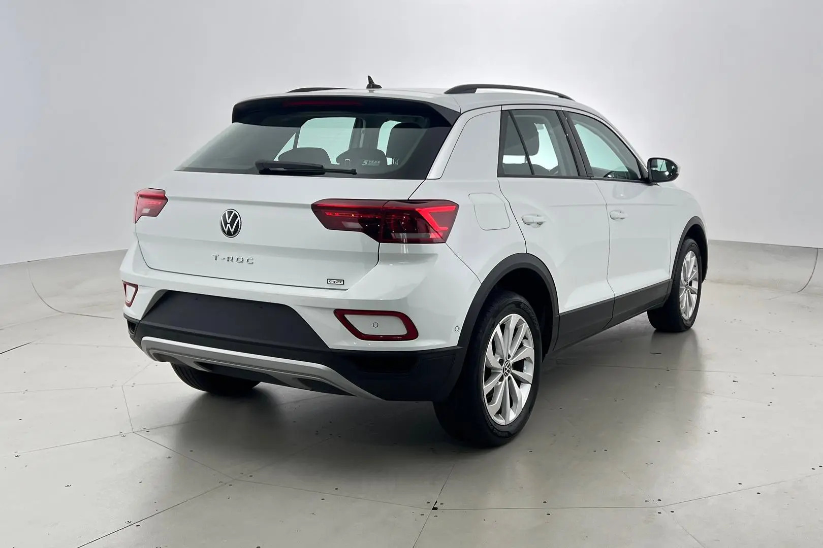 2023 Volkswagen T-Roc Gallery Image 4