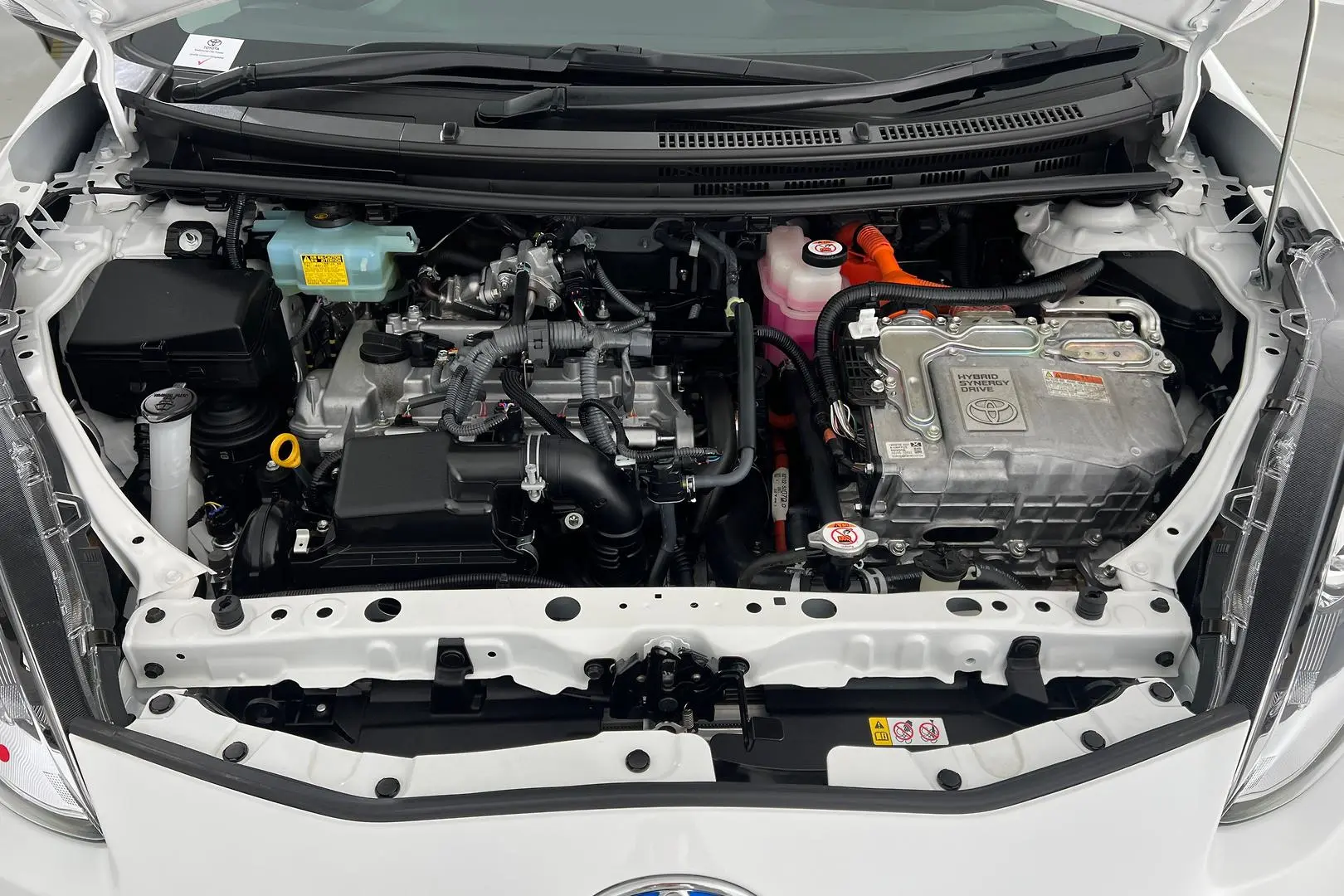 2018 Toyota Prius C Gallery Image 17