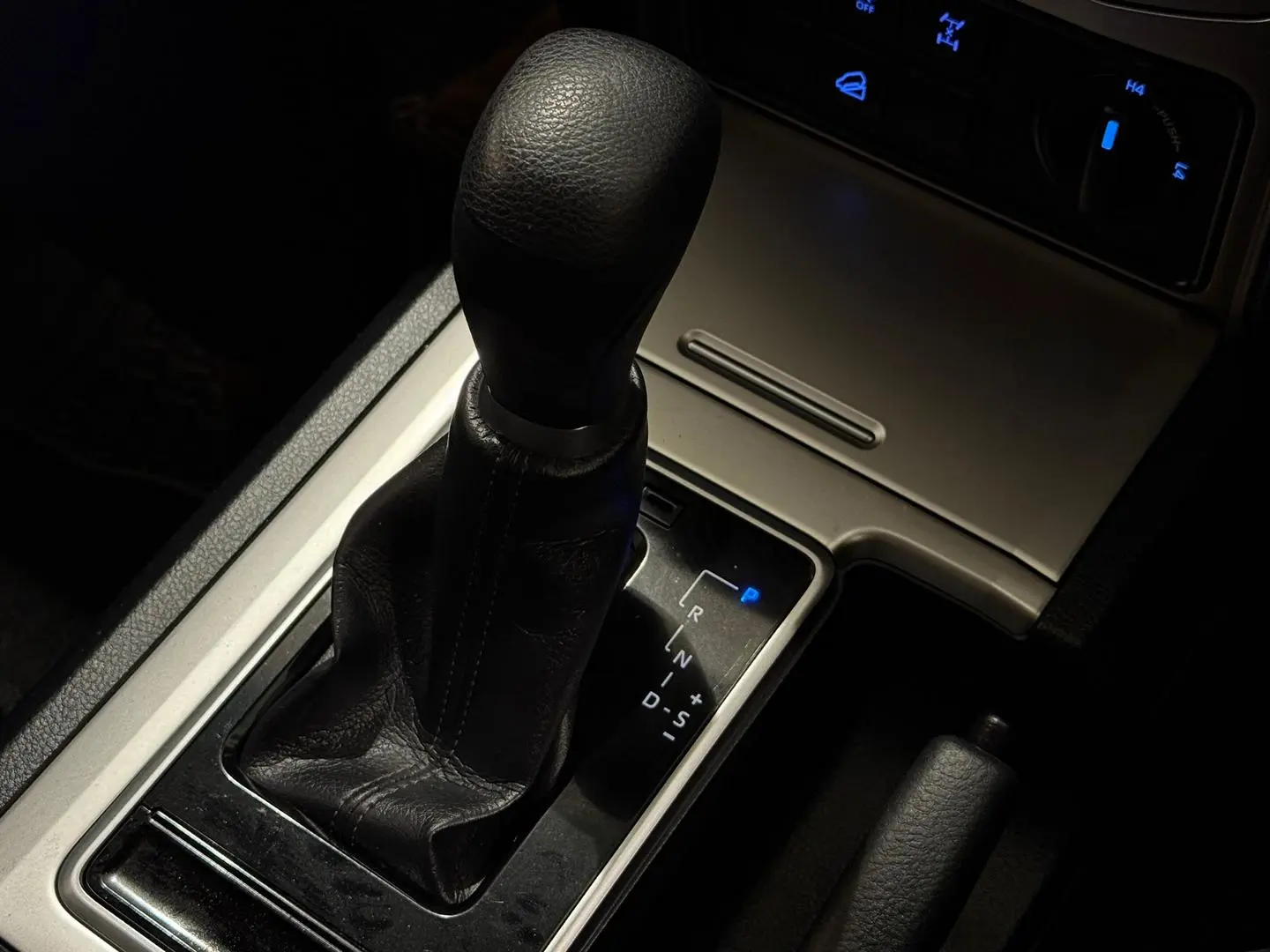 2021 Toyota Landcruiser Prado Gallery Image 24