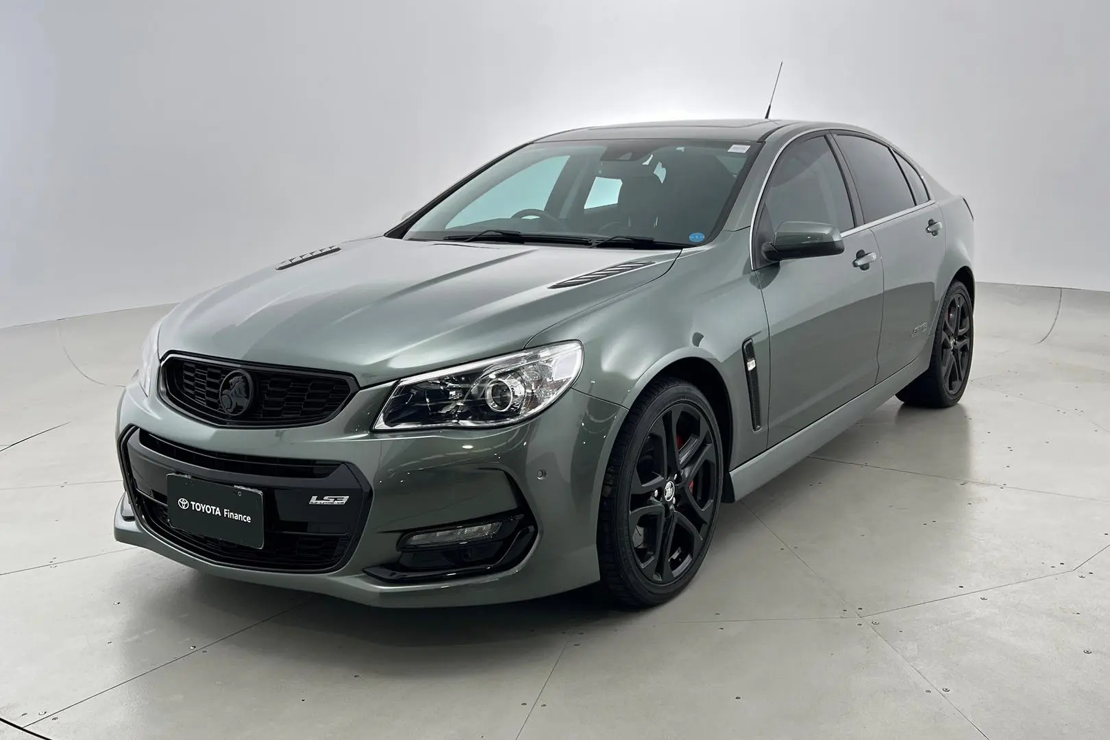 2016 Holden Commodore Gallery Image 9