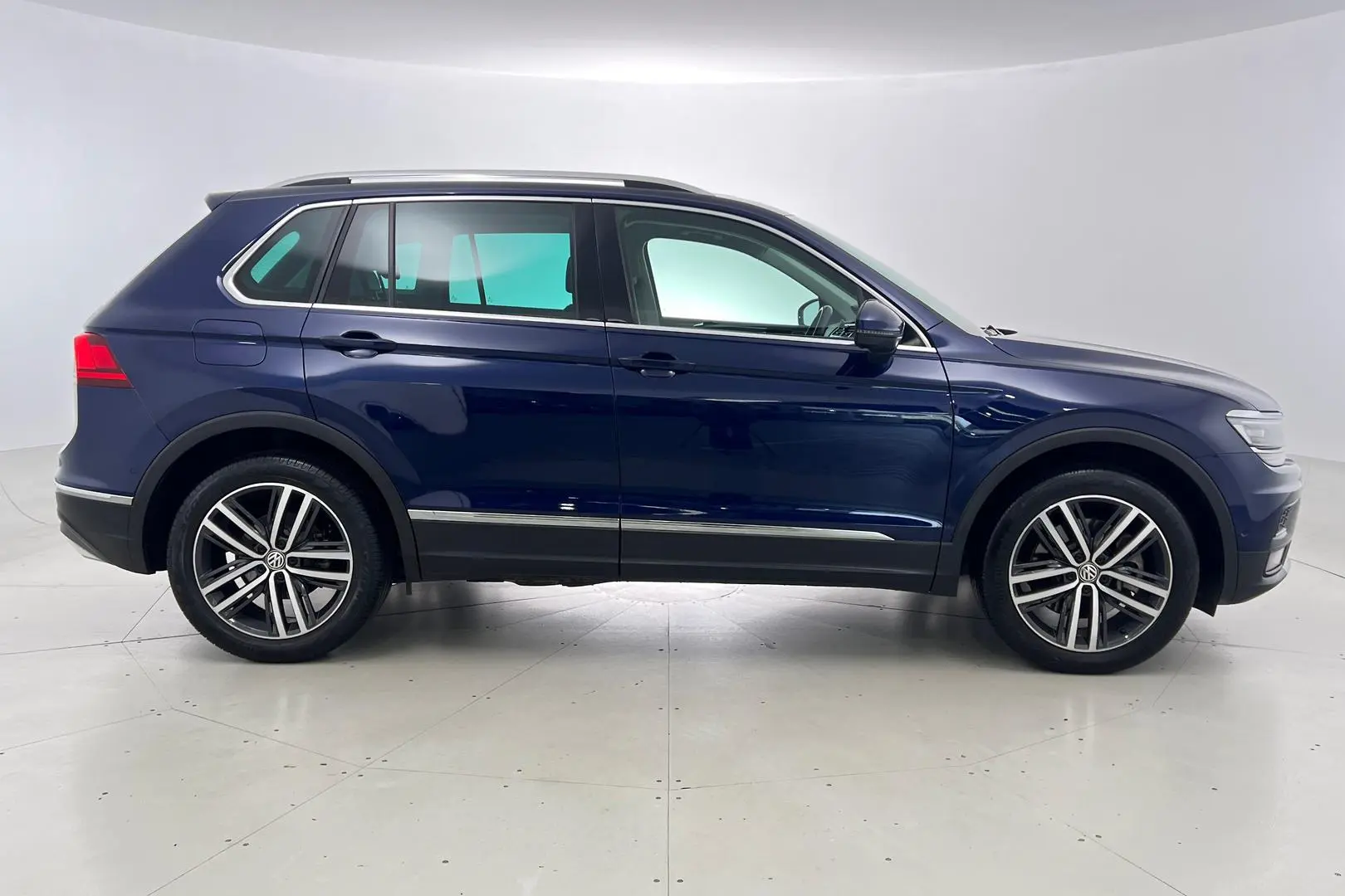 2019 Volkswagen Tiguan Gallery Image 5