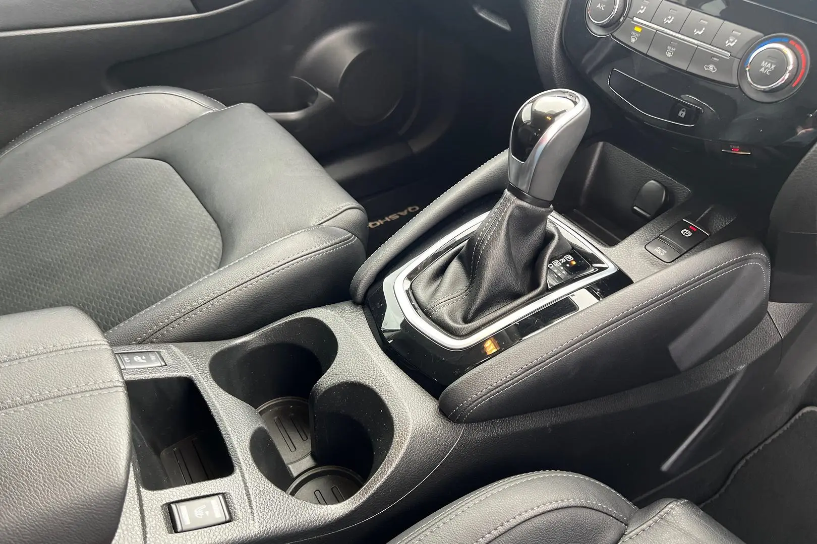 2019 Nissan QASHQAI Gallery Image 13