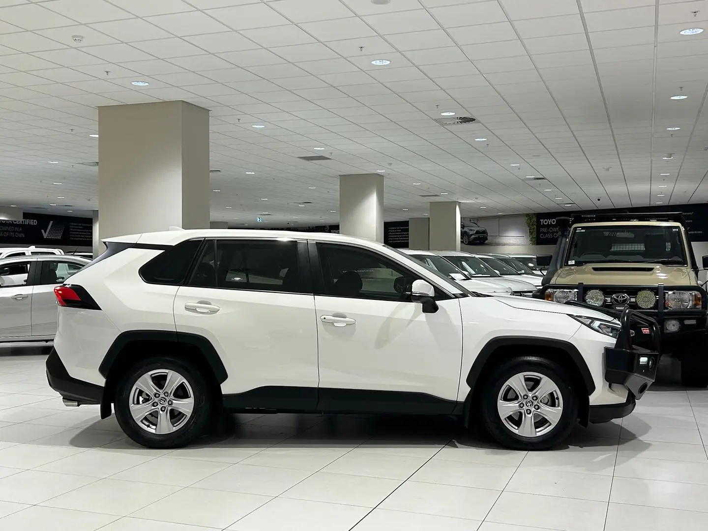 2020 Toyota Rav4 Gallery Image 2