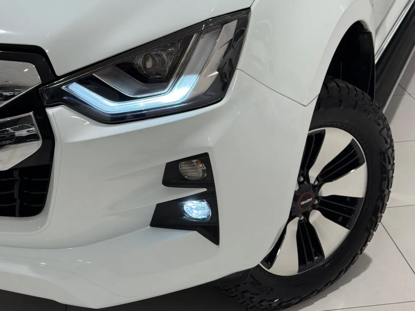 2022 Isuzu D-MAX Gallery Image 11