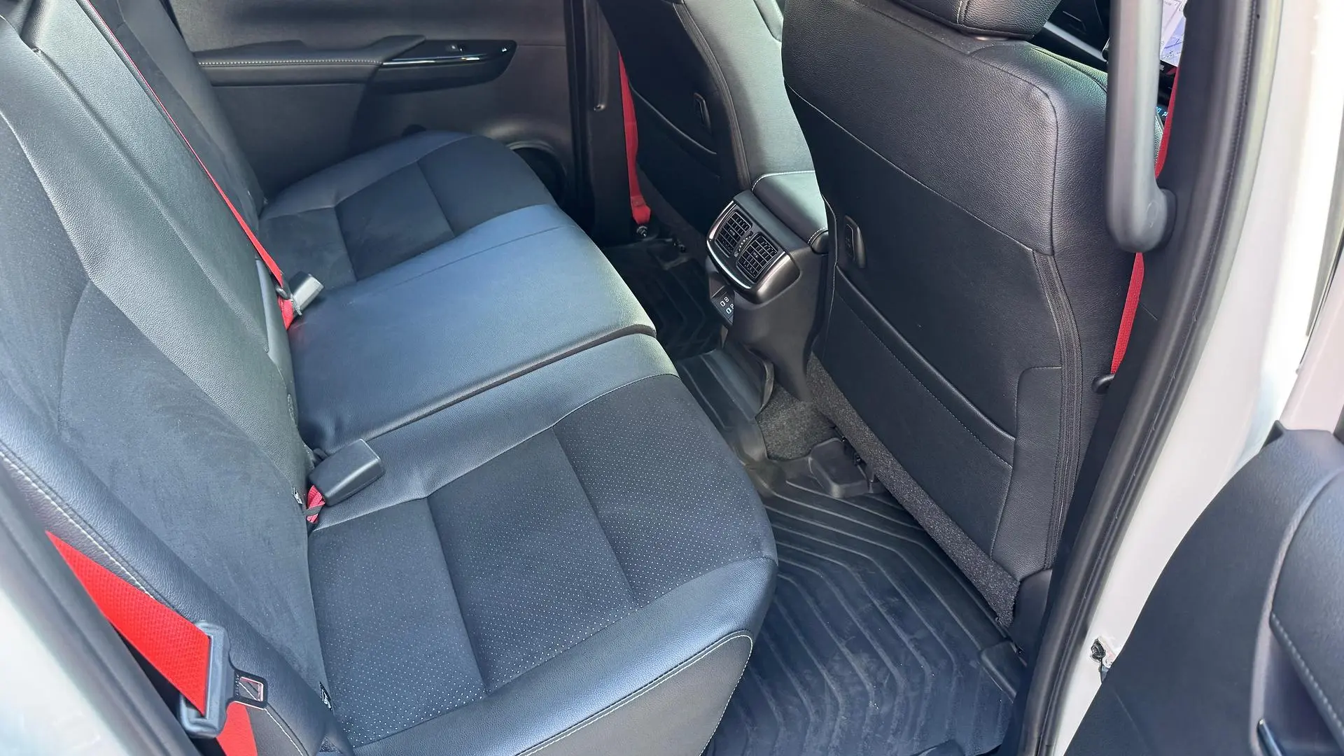 2024 Toyota Hilux Gallery Image 23