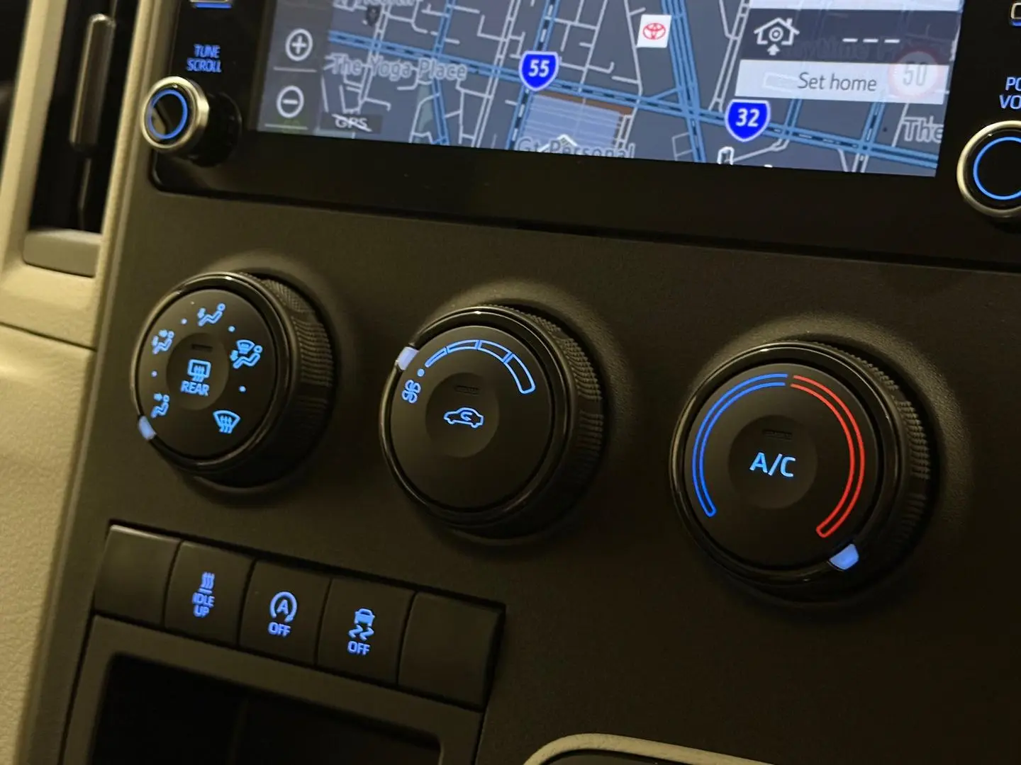 2022 Toyota Hiace Gallery Image 19