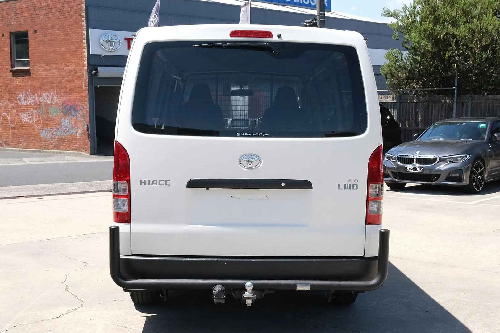 2018 Toyota Hiace Gallery Image 4