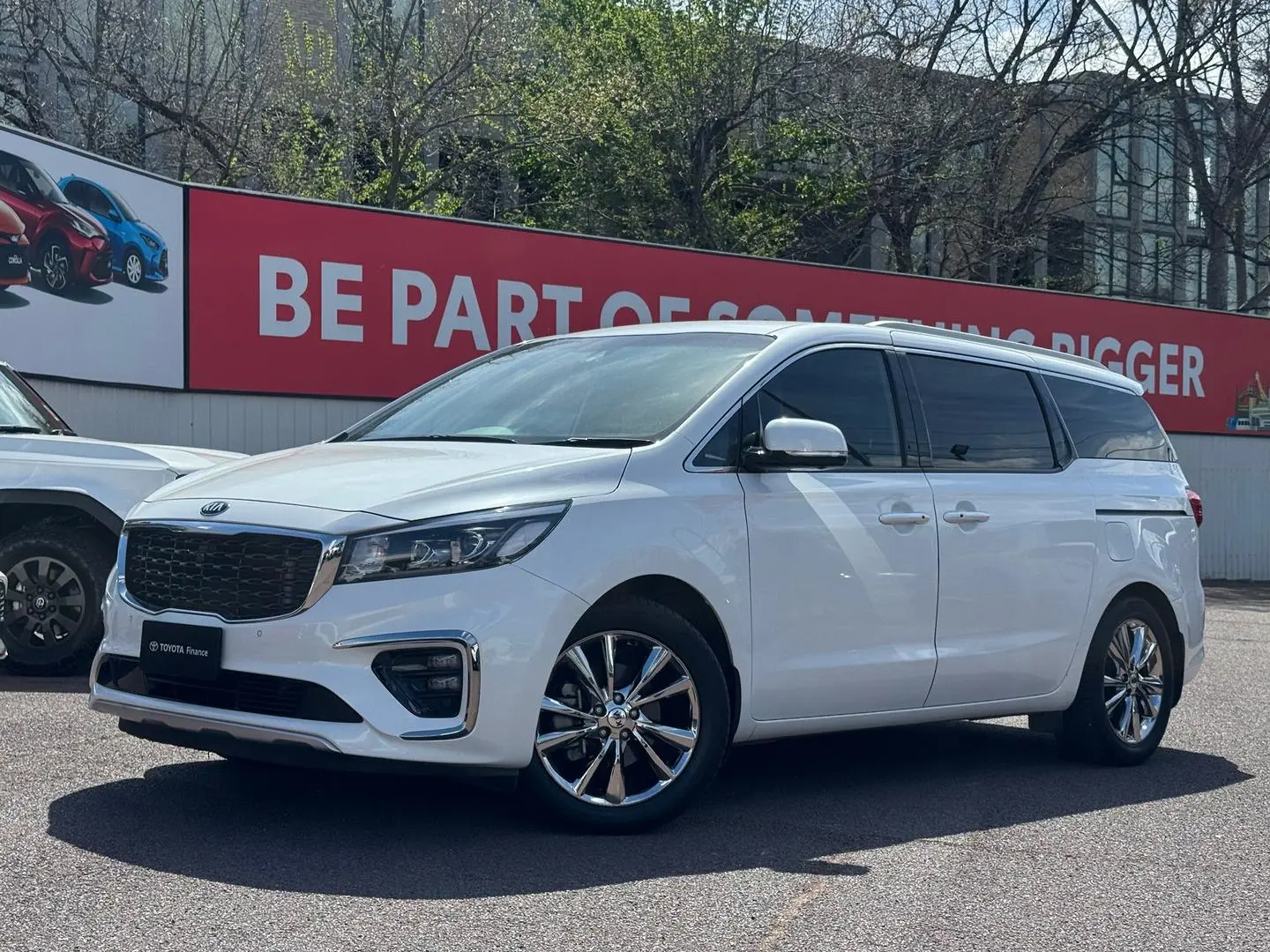 2019 Kia Carnival Gallery Image 10