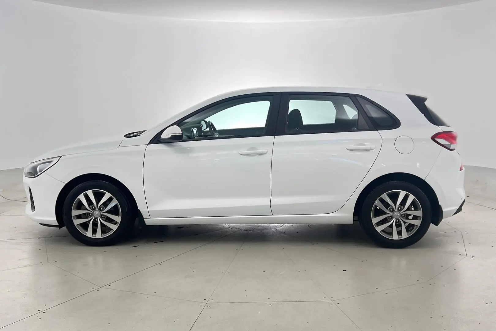 2020 Hyundai i30 Gallery Image 8