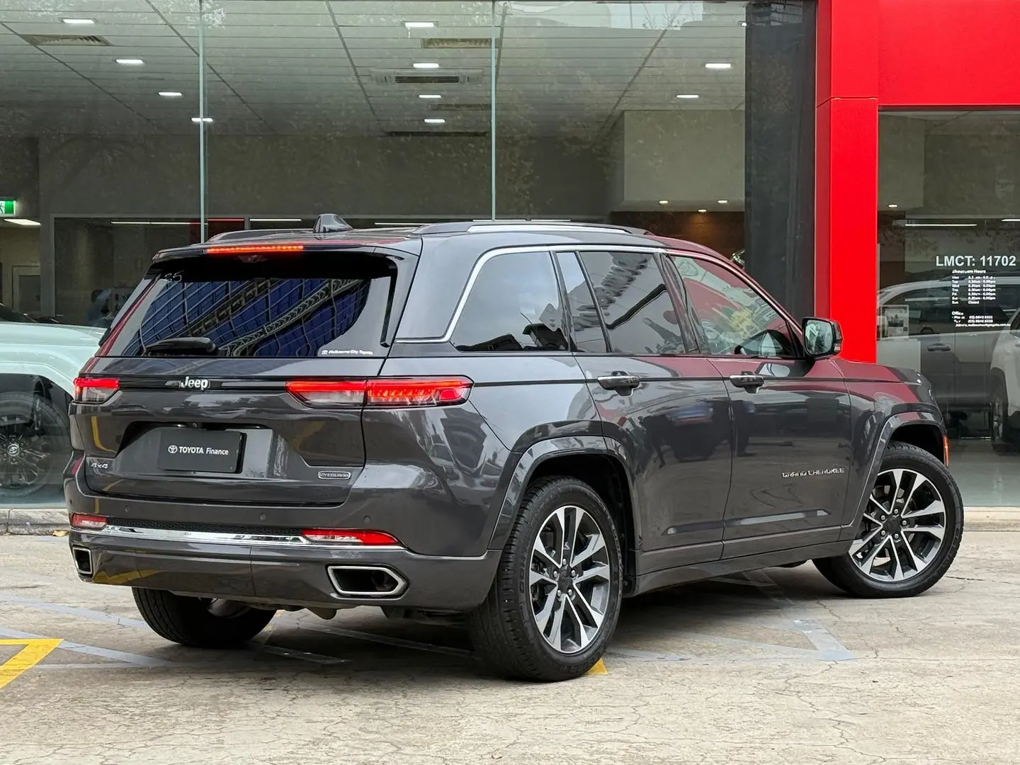 2023 Jeep Grand Cherokee Gallery Image 6