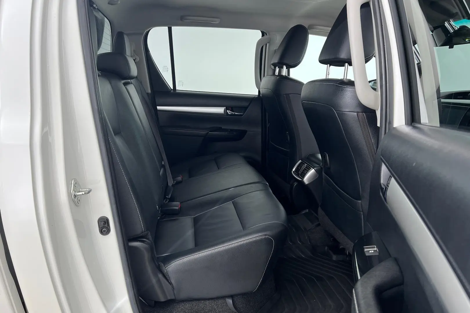 2020 Toyota Hilux Gallery Image 11