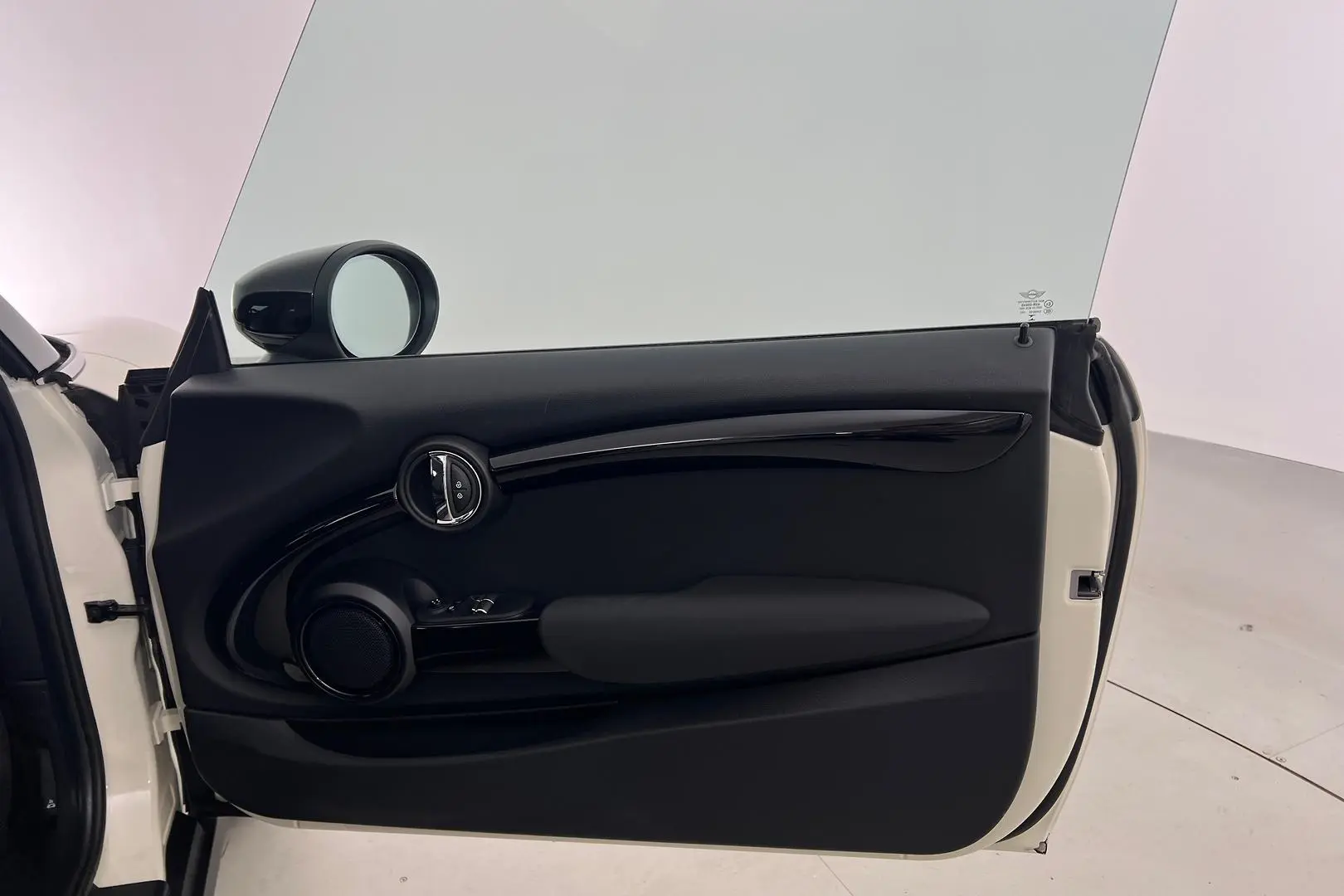 2021 MINI Hatch Gallery Image 10