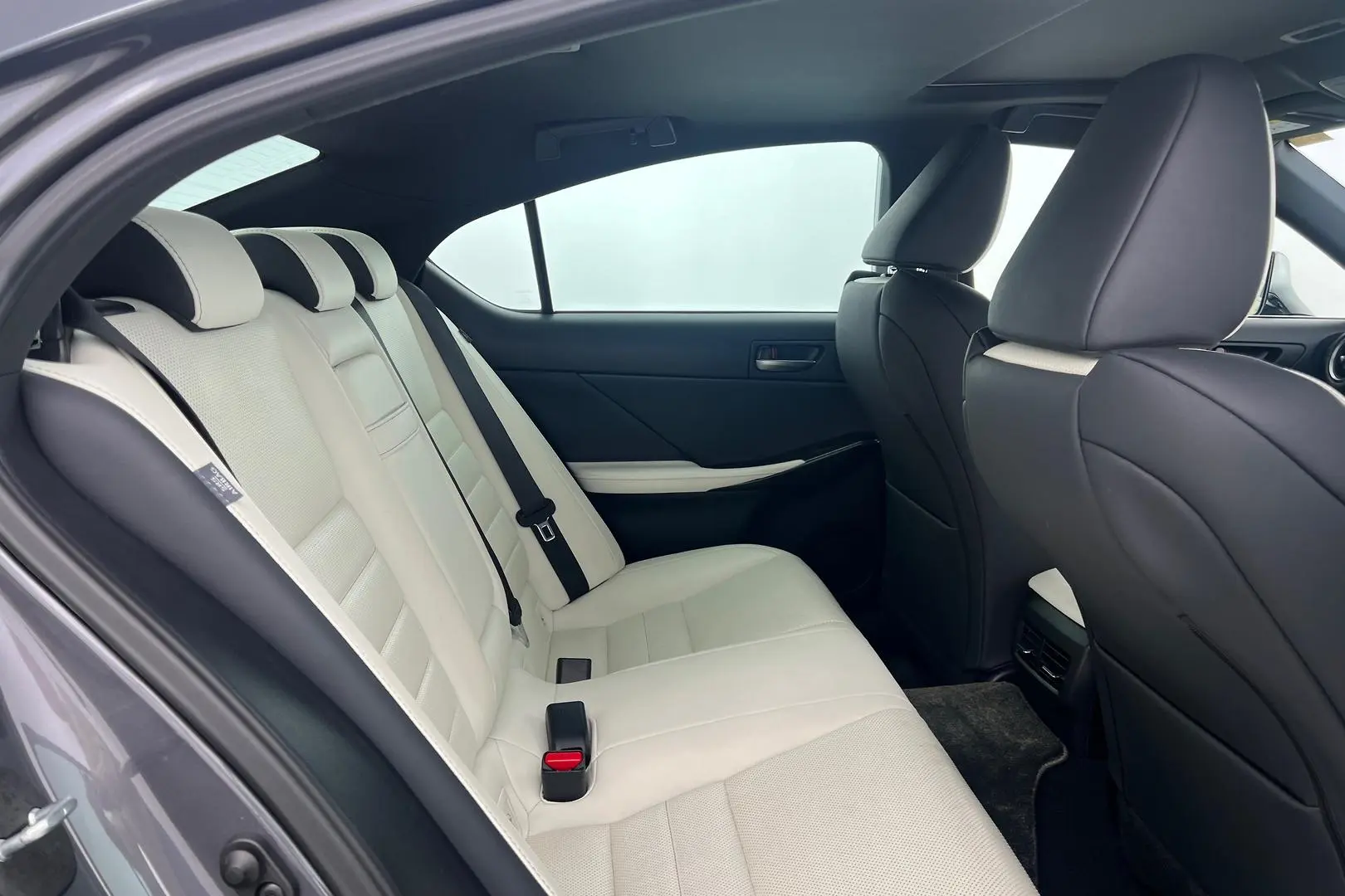 2021 Lexus IS Gallery Image 19