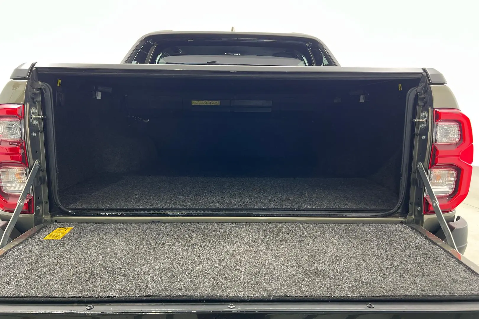 2023 Toyota Hilux Gallery Image 16