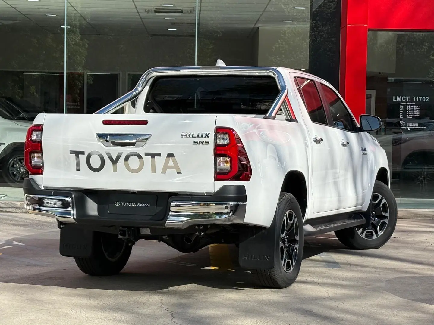 2023 Toyota Hilux Gallery Image 4