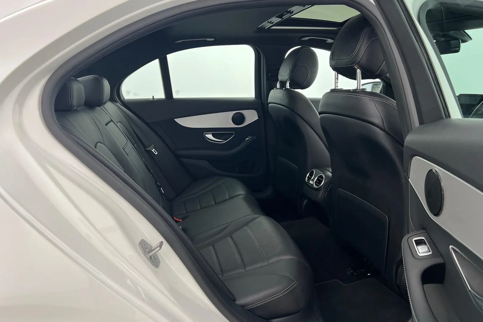 2020 Mercedes-Benz C-Class Gallery Image 19
