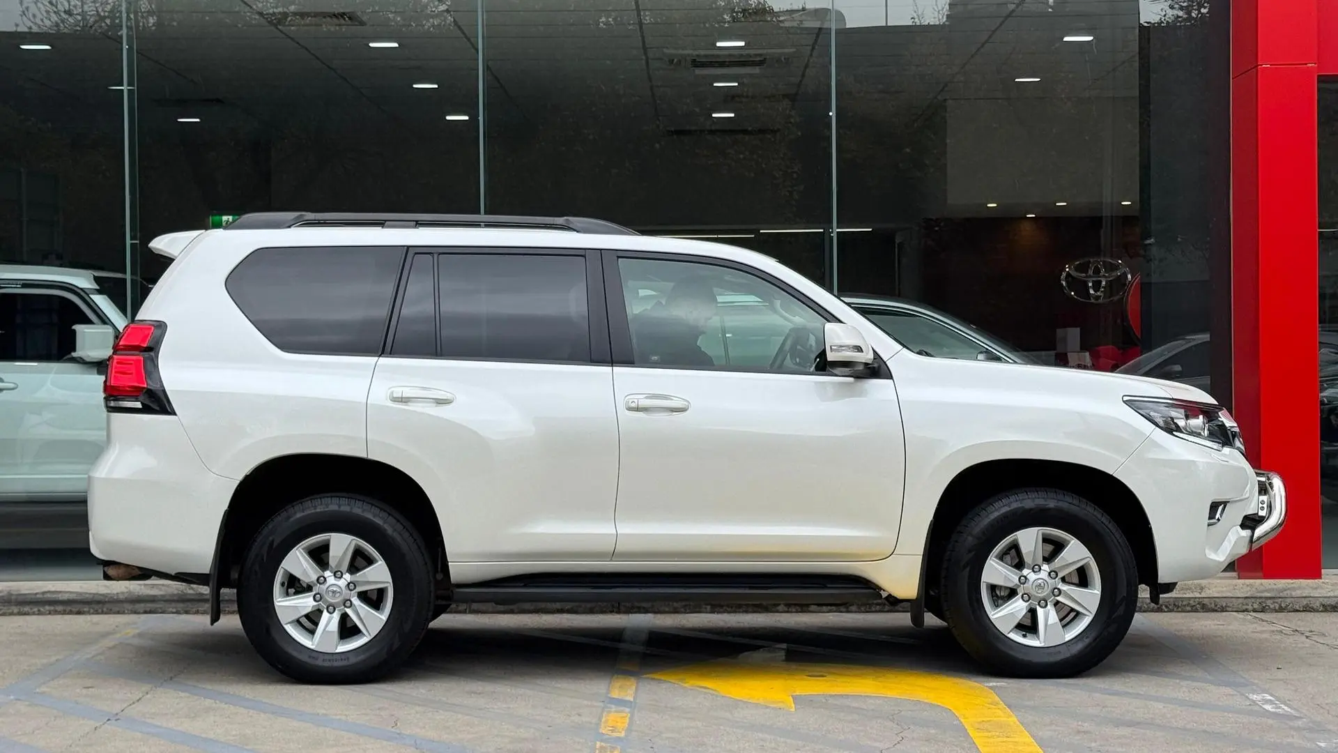 2022 Toyota Landcruiser Prado Gallery Image 5