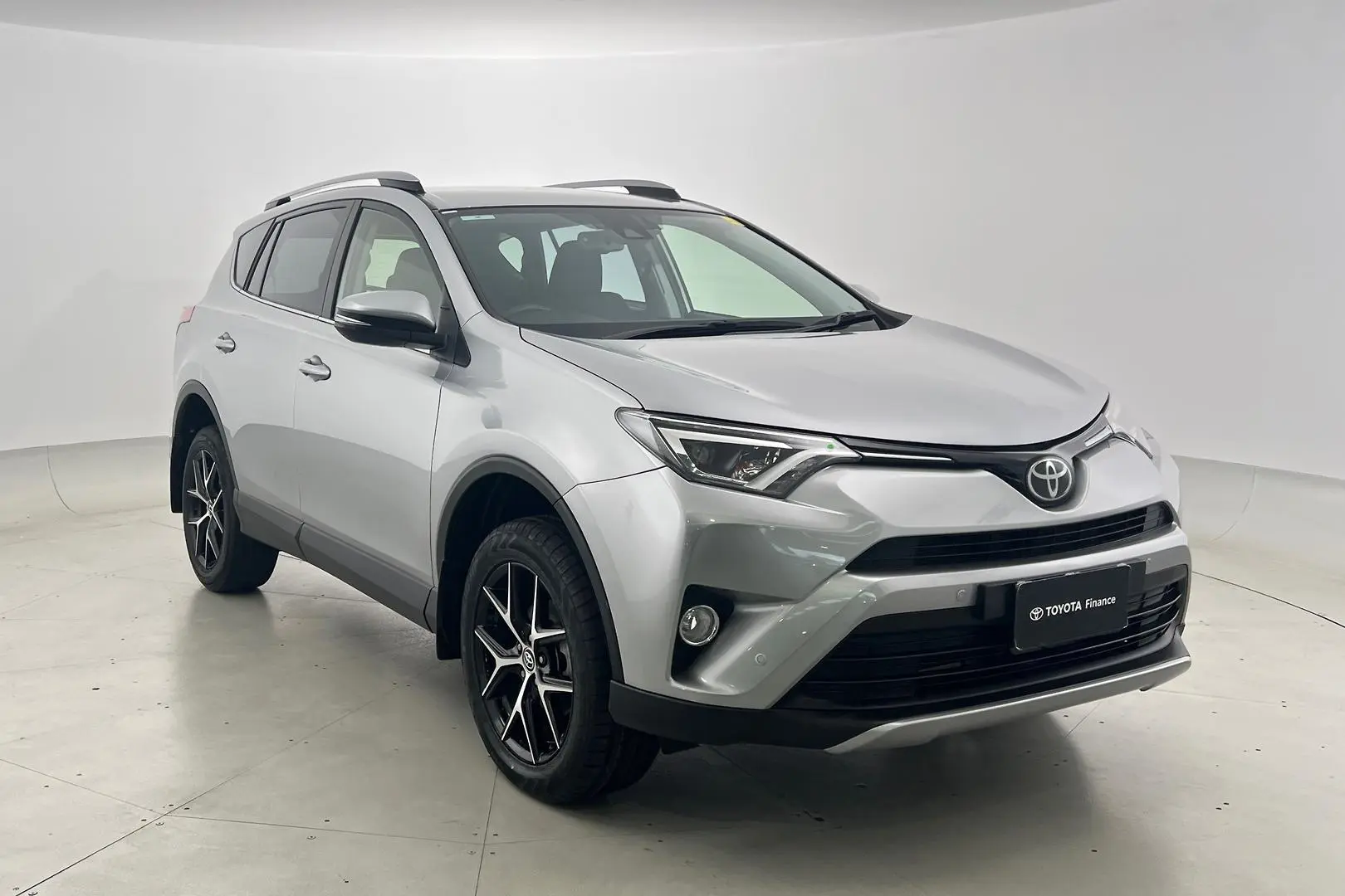 2018 Toyota Rav4 Gallery Image 1