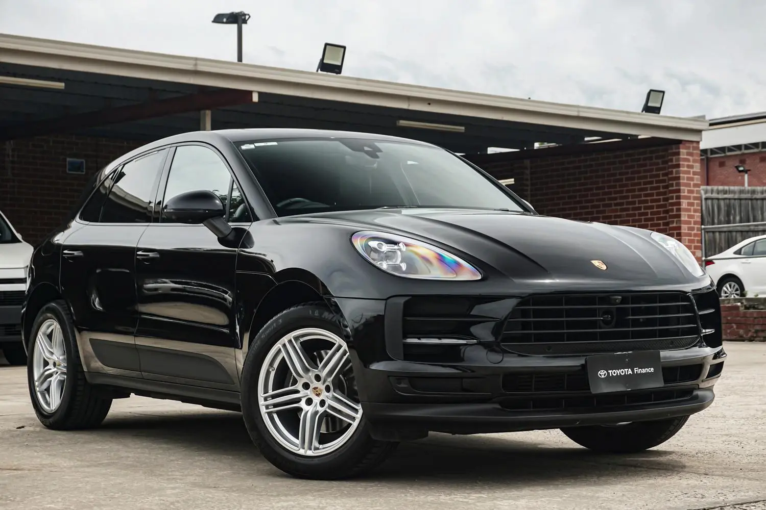 2021 Porsche Macan Gallery Image 1