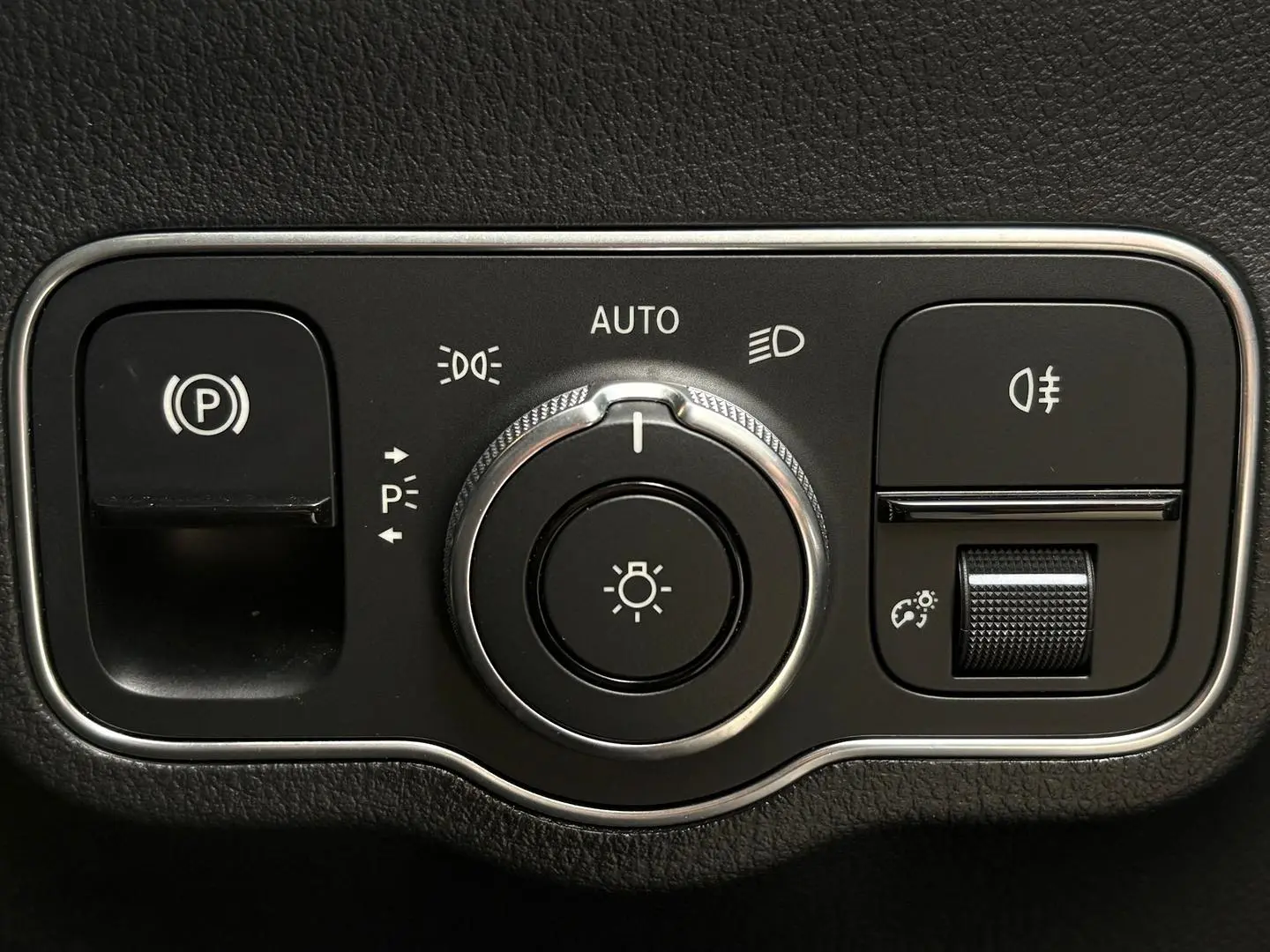2021 Mercedes-Benz GLA-Class Gallery Image 21