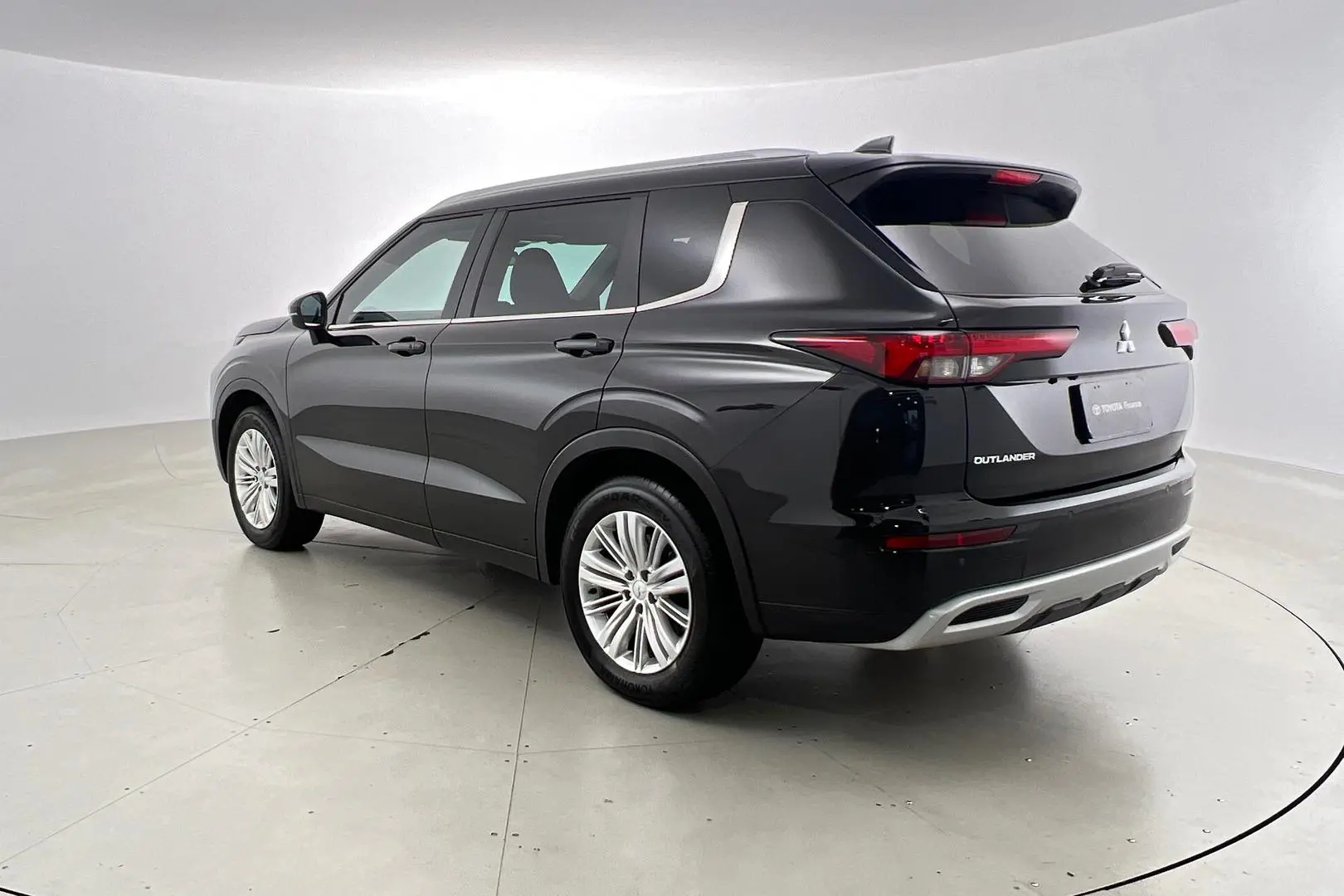 2022 Mitsubishi Outlander Gallery Image 7