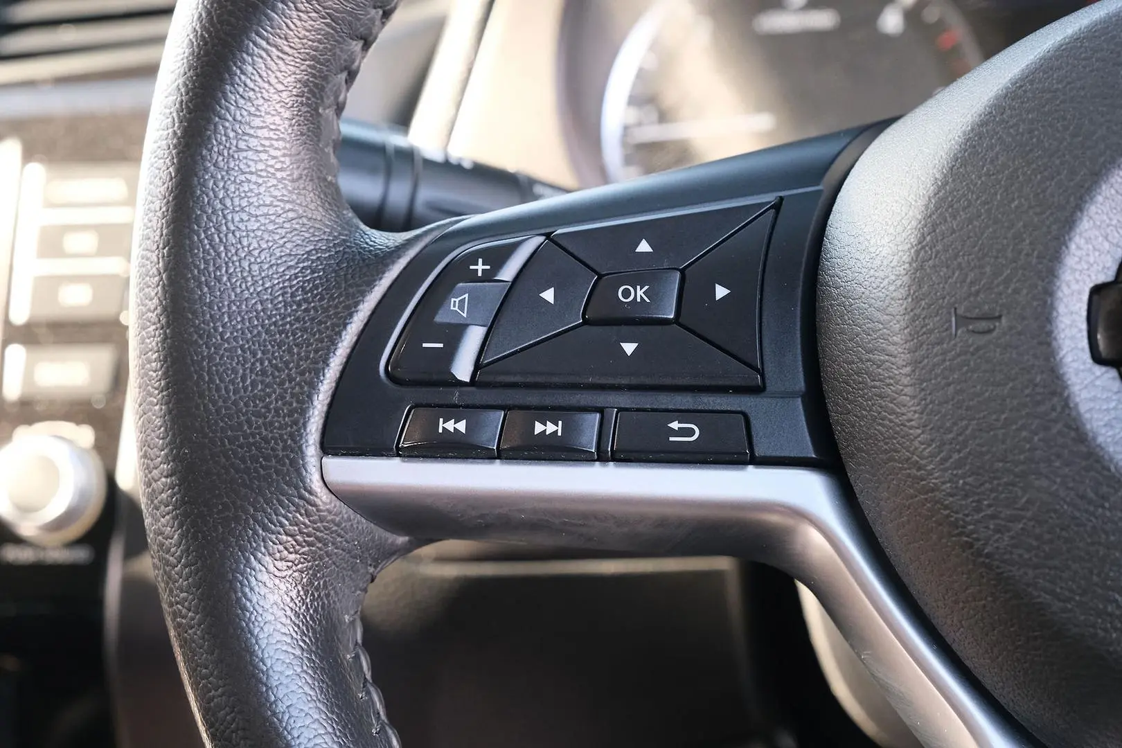 2021 Nissan Navara Gallery Image 16