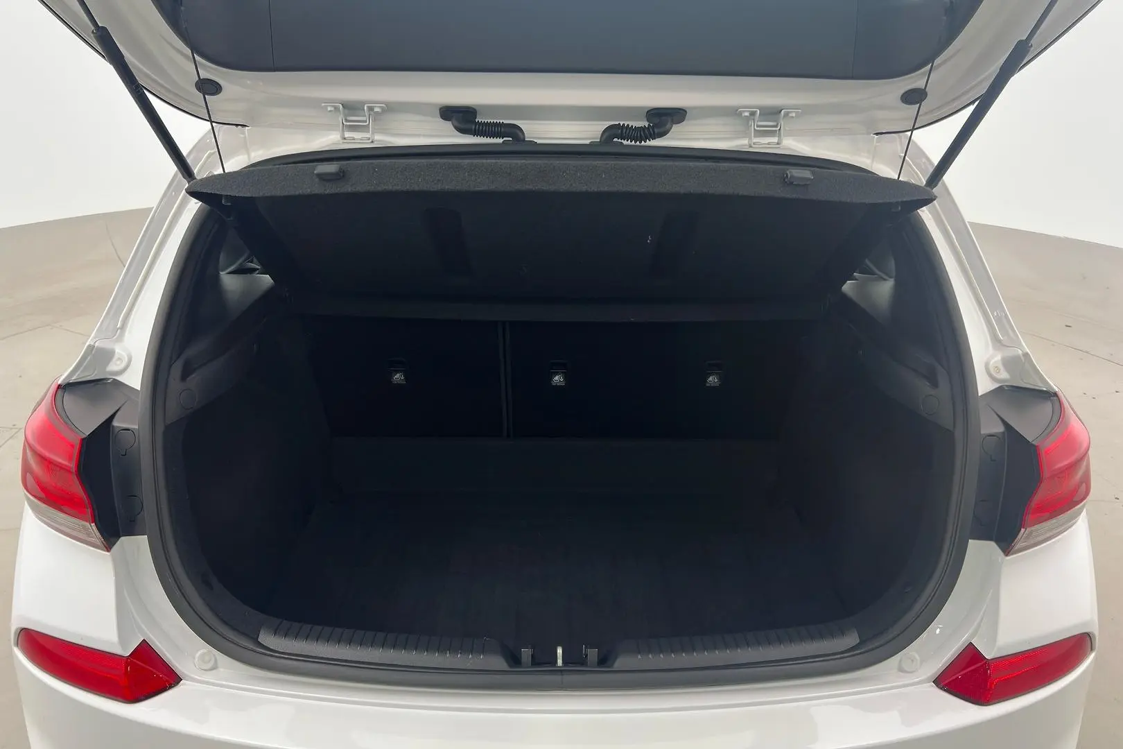 2020 Hyundai i30 Gallery Image 18