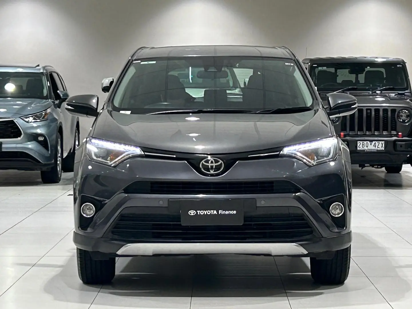 2017 Toyota RAV4 Gallery Image 4