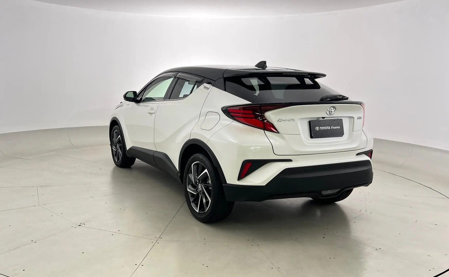 2021 Toyota C-Hr Gallery Image 2