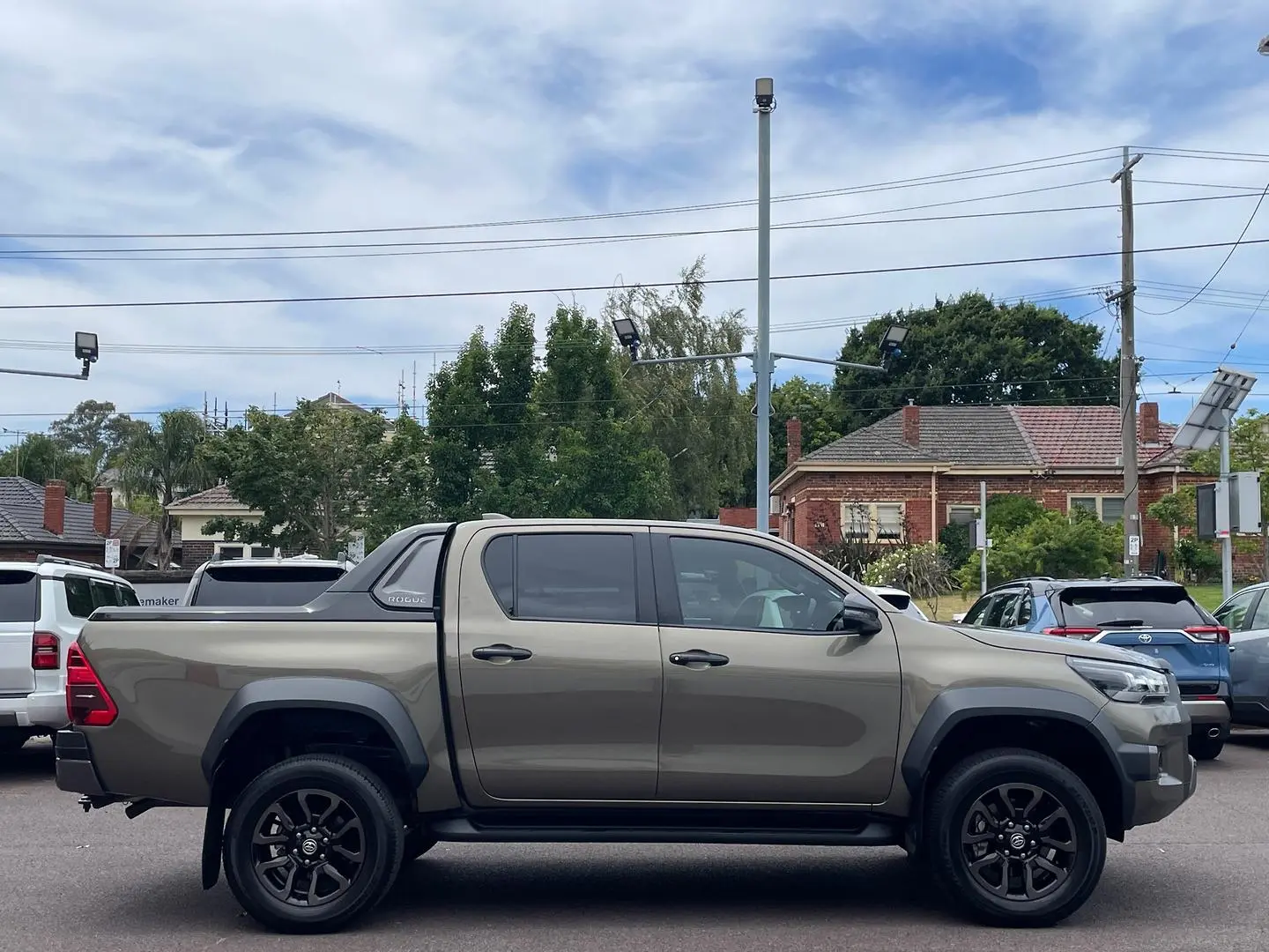 2022 Toyota Hilux Gallery Image 3