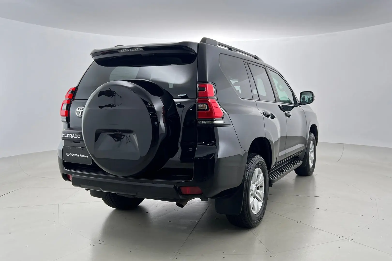 2018 Toyota Landcruiser Prado Gallery Image 4