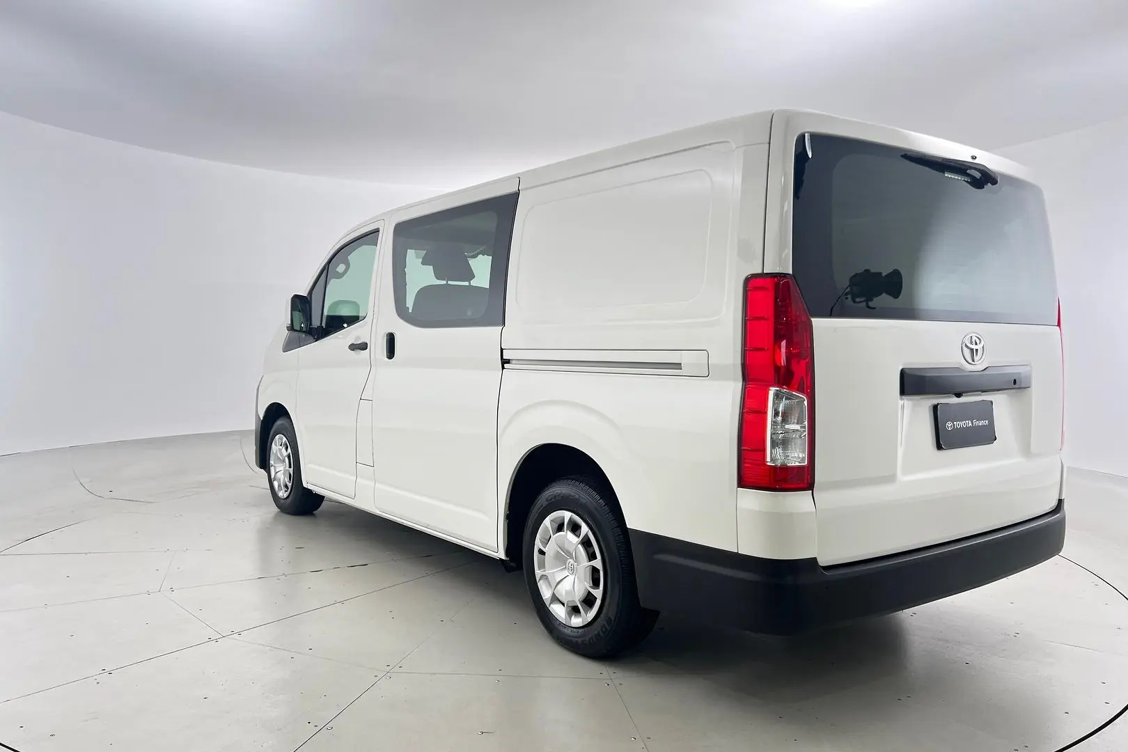 2020 Toyota Hiace Gallery Image 10