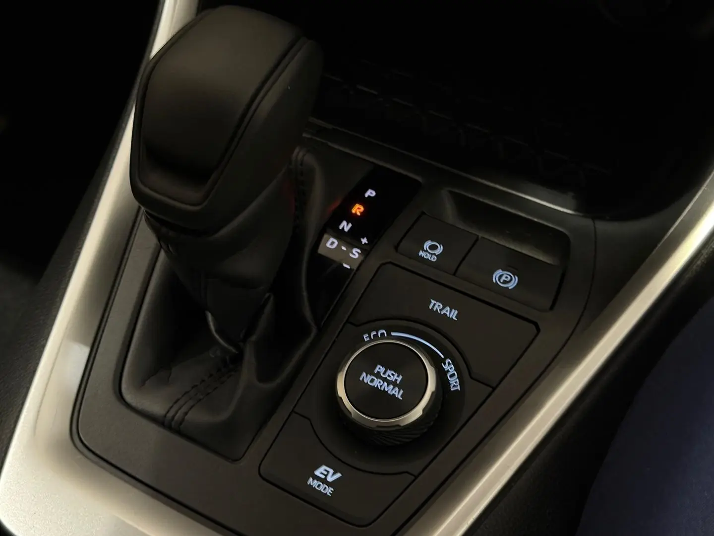 2020 Toyota RAV4 Gallery Image 13