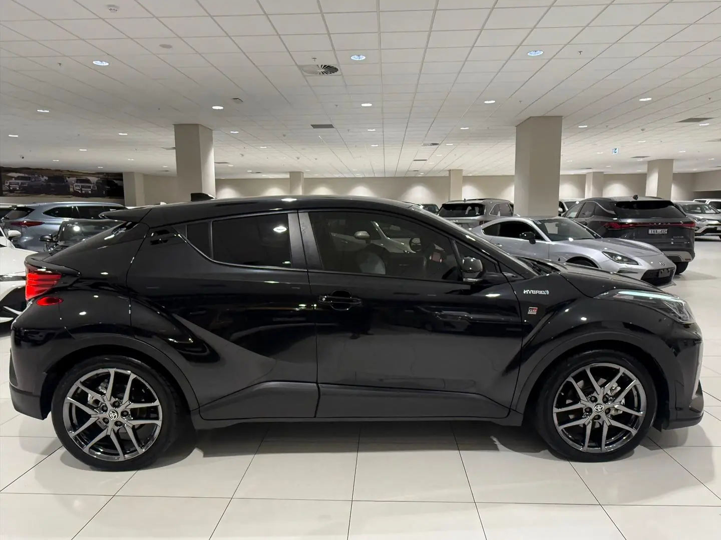 2021 Toyota C-HR Gallery Image 2