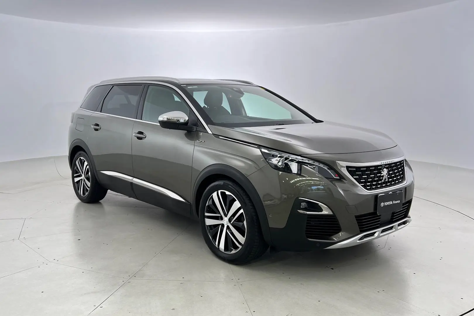 2019 Peugeot 5008 Gallery Image 1