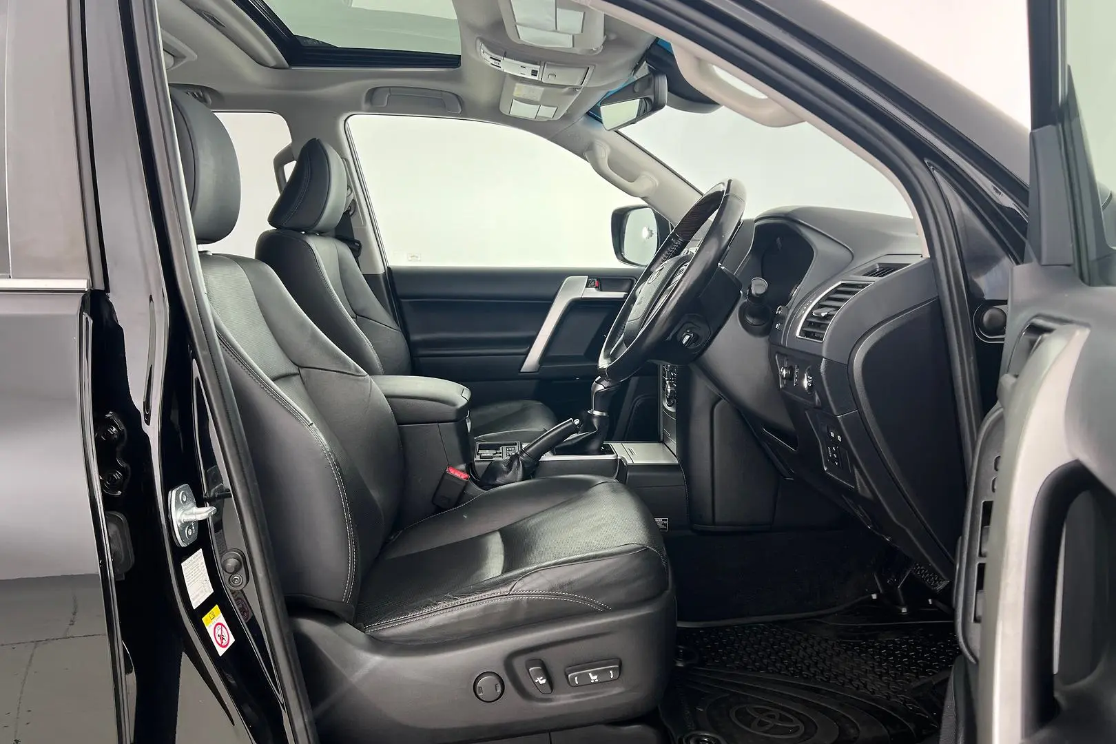 2018 Toyota Landcruiser Prado Gallery Image 11