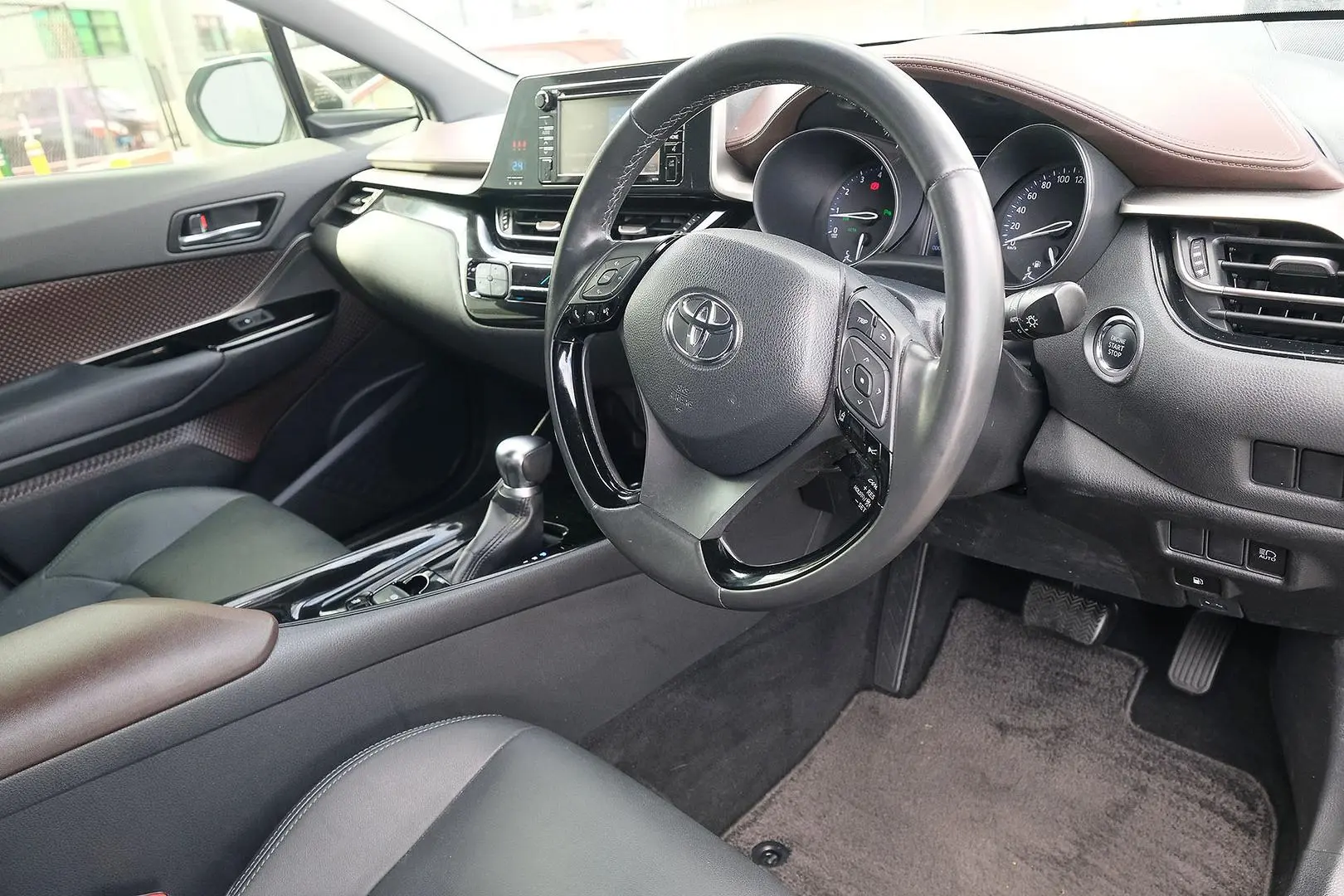 2019 Toyota C-HR Gallery Image 7