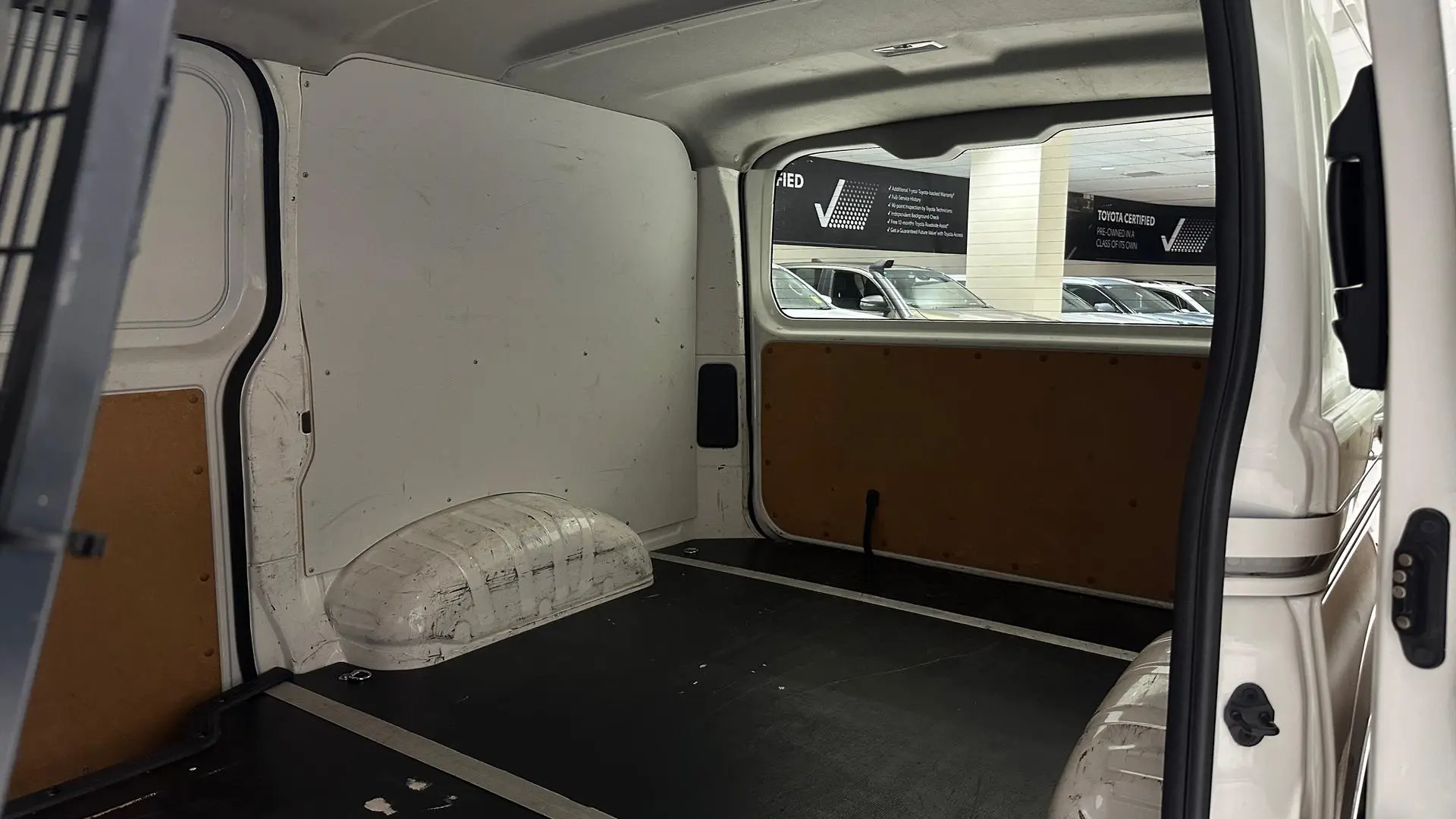 2021 Toyota Hiace Gallery Image 19