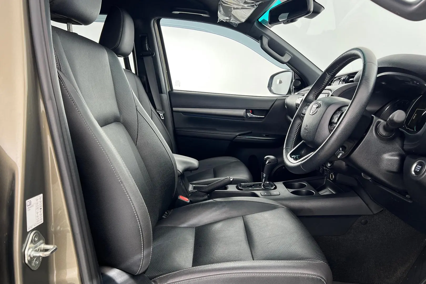 2023 Toyota Hilux Gallery Image 14